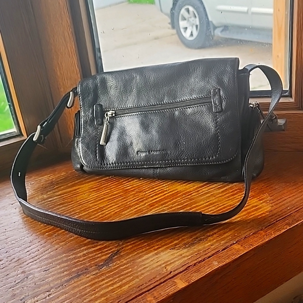 SM Black Stone Mountain Purse